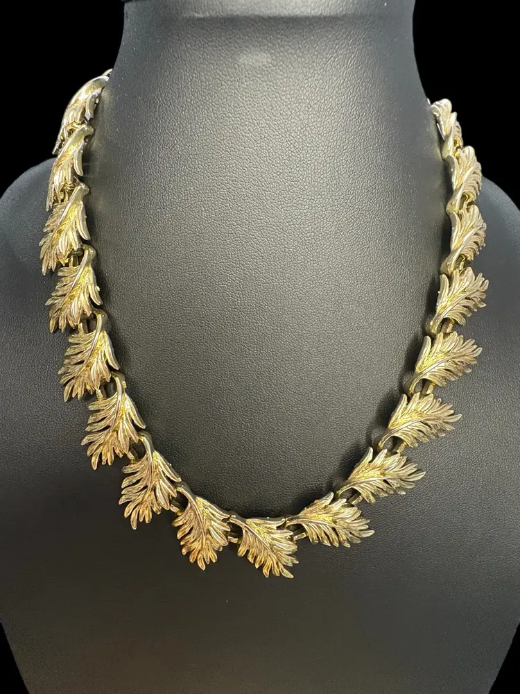 34. Lisner Signed Goldtone Necklace and Bracelet Set