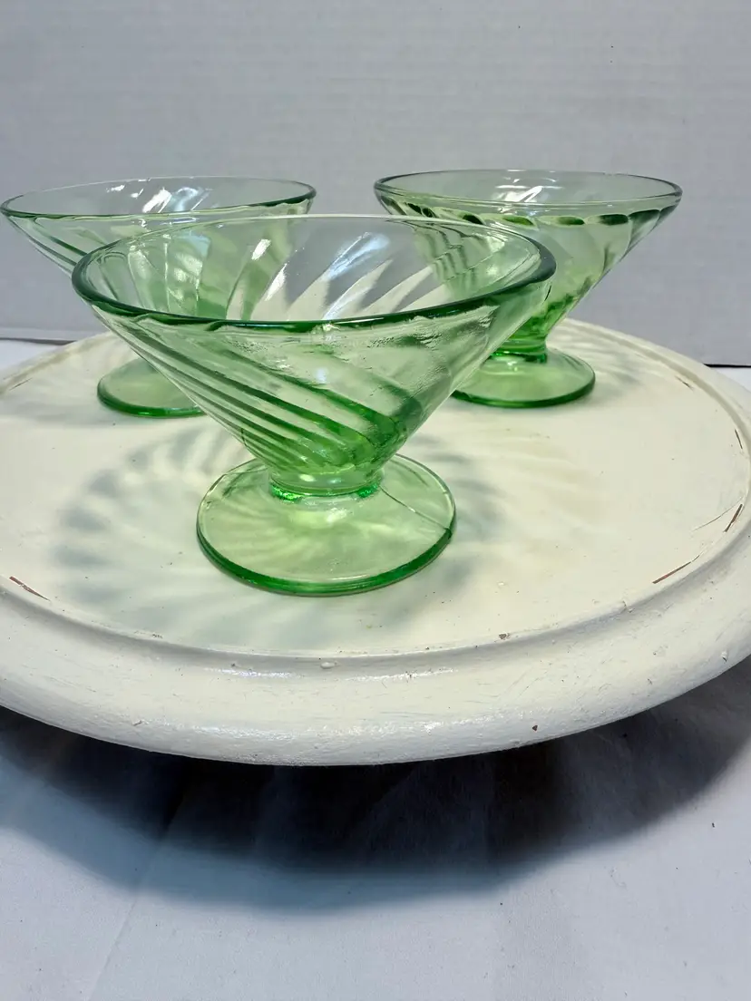 Vintage set of 3 Federal Glass Uranium Sherberts