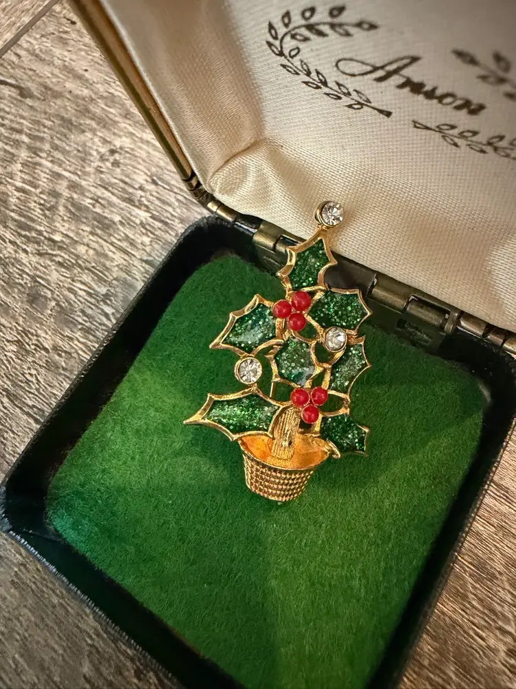 Vintage Avon Christmas Brooch