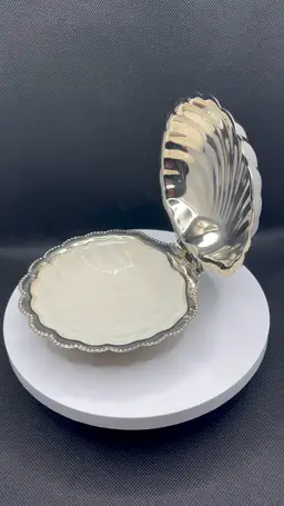 Vintage silver plated scallop clam shell lidded butter caviar dish glass insert
