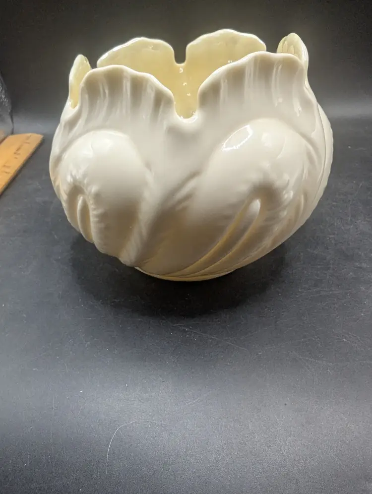 VINTAGE BELLEEK PORCELAIN FLOWER POT CABBAGE LEAF BOWL VASE 1989-1992.