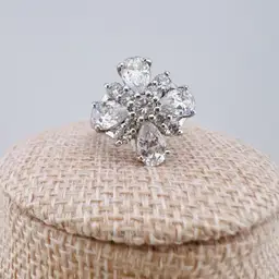 Beautiful Vintage Avon Silver tone Rhinestone Ring Size 7