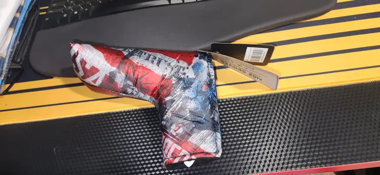 Subtle patriot blade headcover.