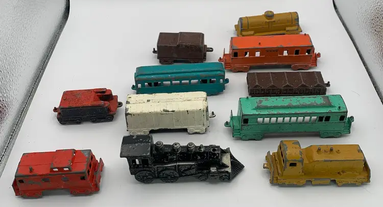 VTG 11- Midgetoy die-cast metal toy train cars. 1970s. USA