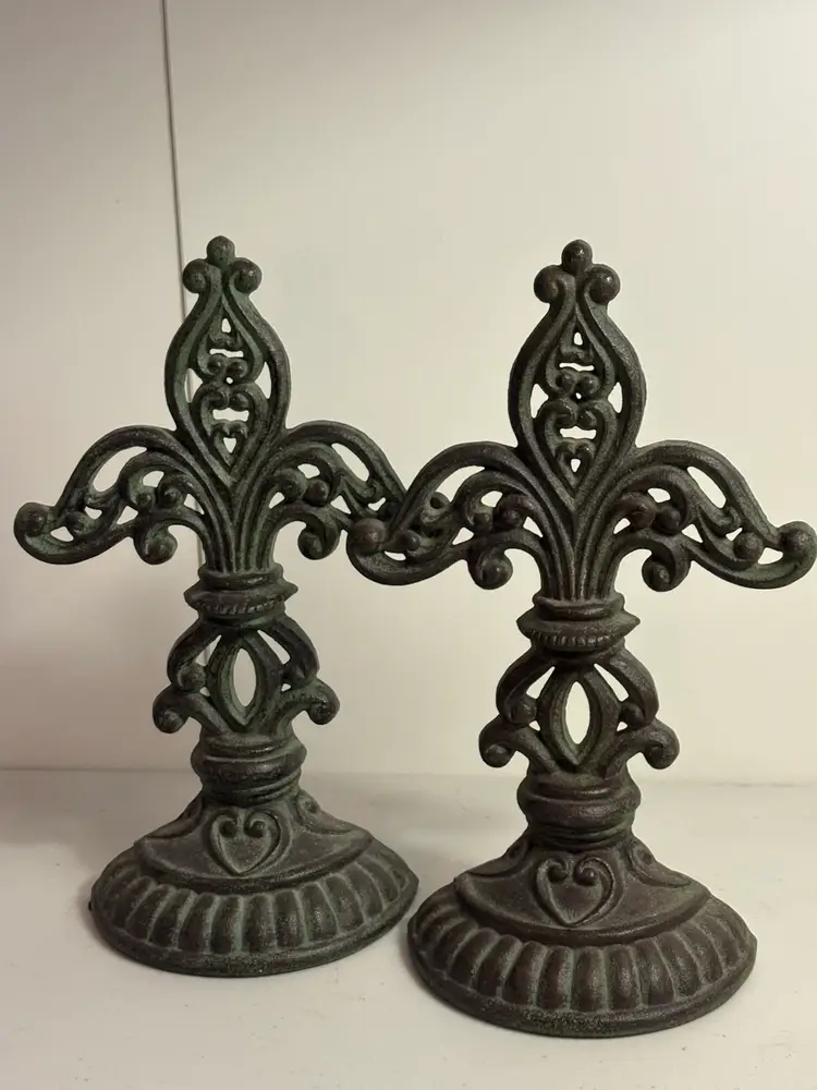 A Pair Of Vintage FLEUR DE LIS CAST IRON BOOKENDS Or Doorstop