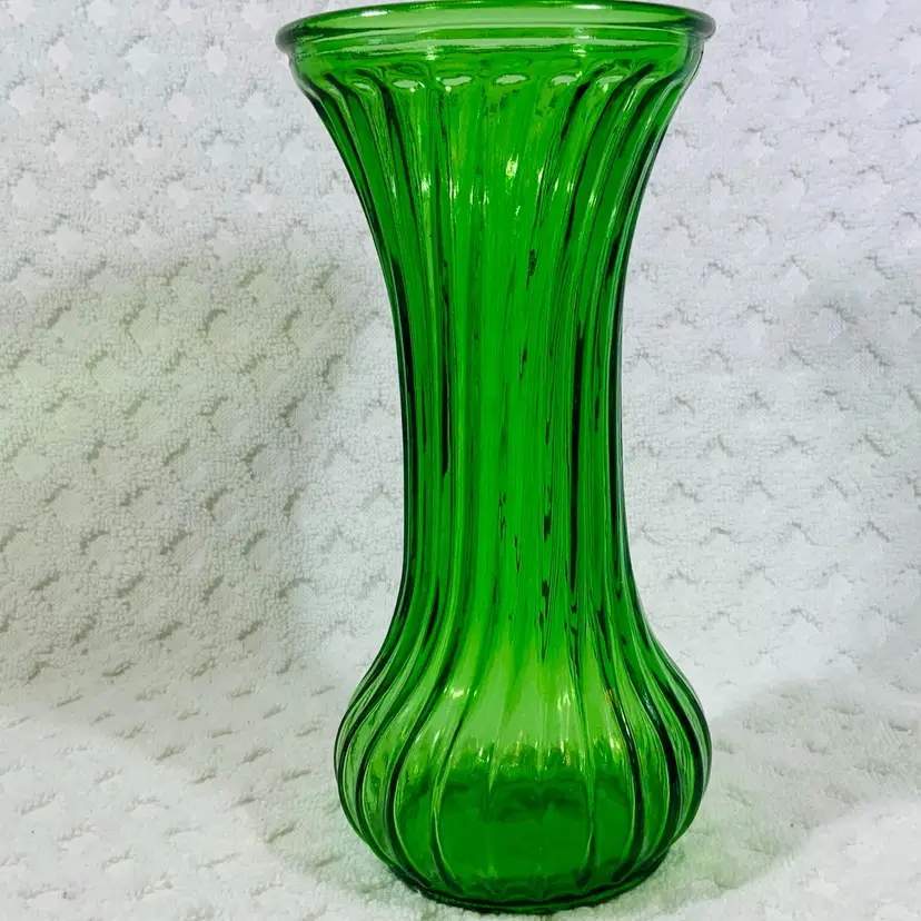 Vintage Emerald Green Ribbed Glass Vase 