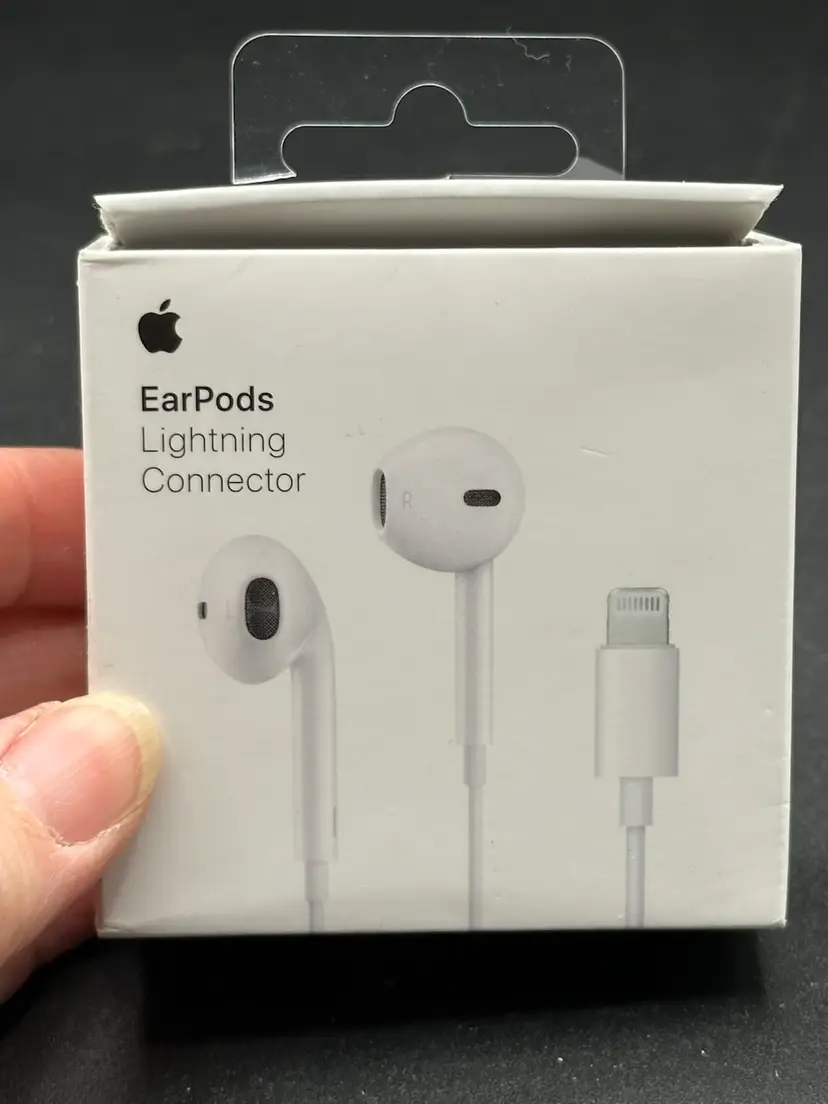 Genuine Apple Wired EarPods Lightning Connector Jack Adapter Headphone Headset