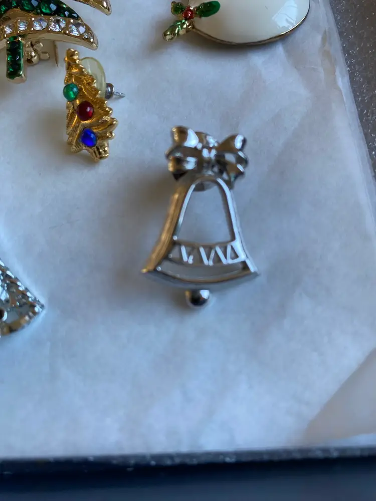 CHRISTMAS TREE BROOCH OR PIN (SILVER BELL BY AVON)