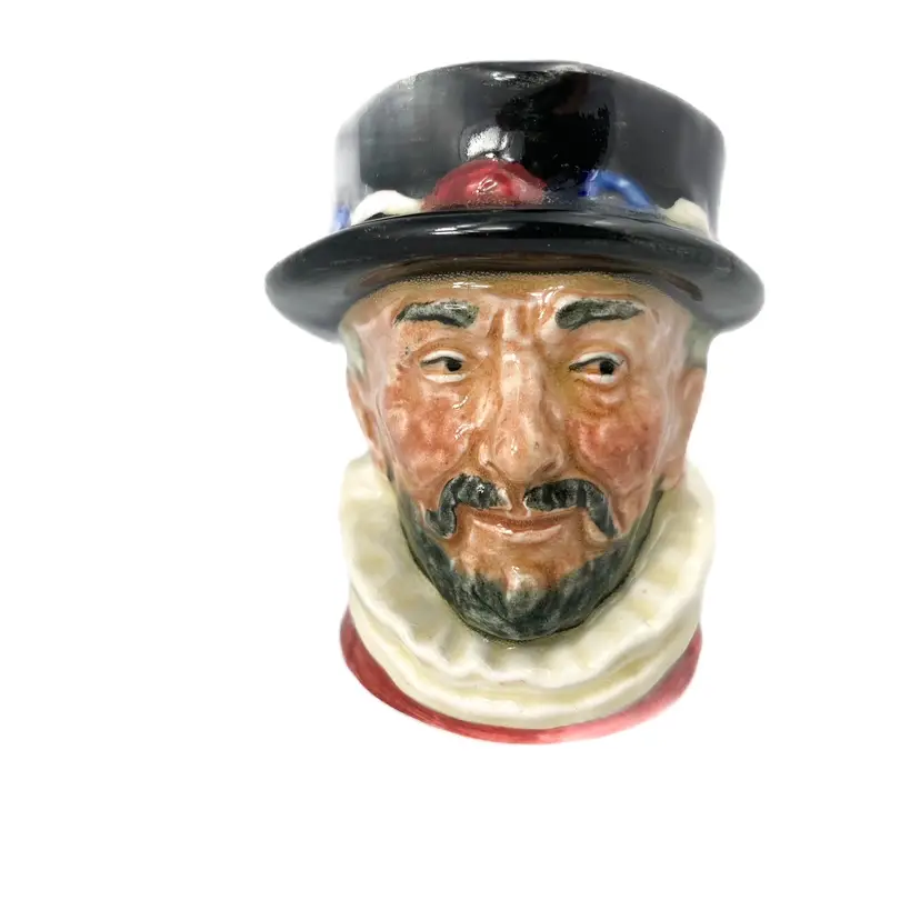 Royal Doulton Beefeater mini Character Toby Jug Mini D6251 Yeoman of the Guard