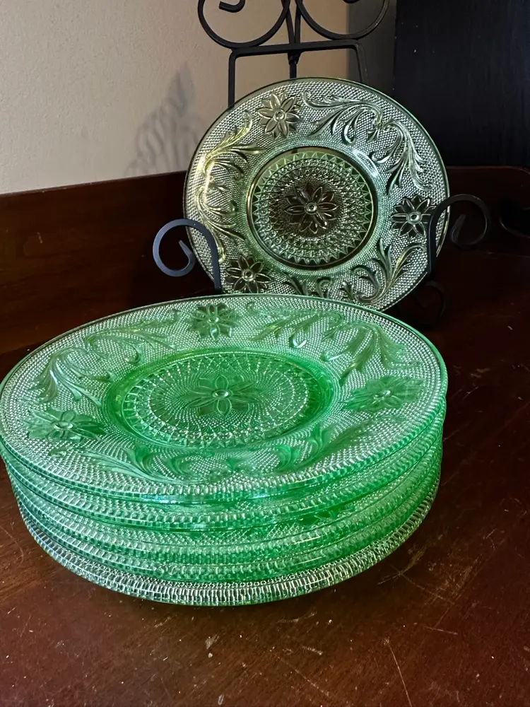 Vtg vaseline glass tiara sandwich light green chantilly green 7.25 in. plate