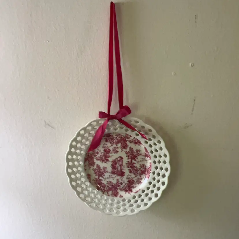 Vintage Victorian Print Courting Couple Lattice Edge Wall Plate Ribbon Burgundy 8β