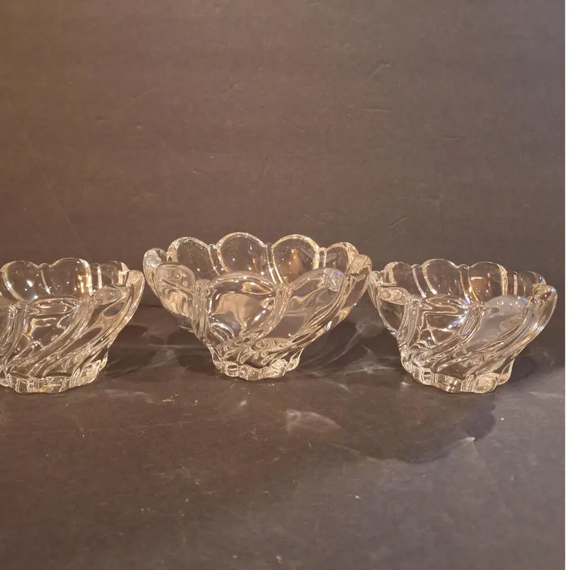 Mikasa Tulip Vintage Clear Glass Votibes Bowls - Set of 3. There are 2 Small 1 Larger