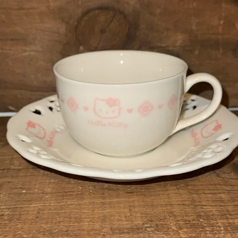 Vintage Hello Kitty tea cup & Saucer, Sanrio 1997, Like New!