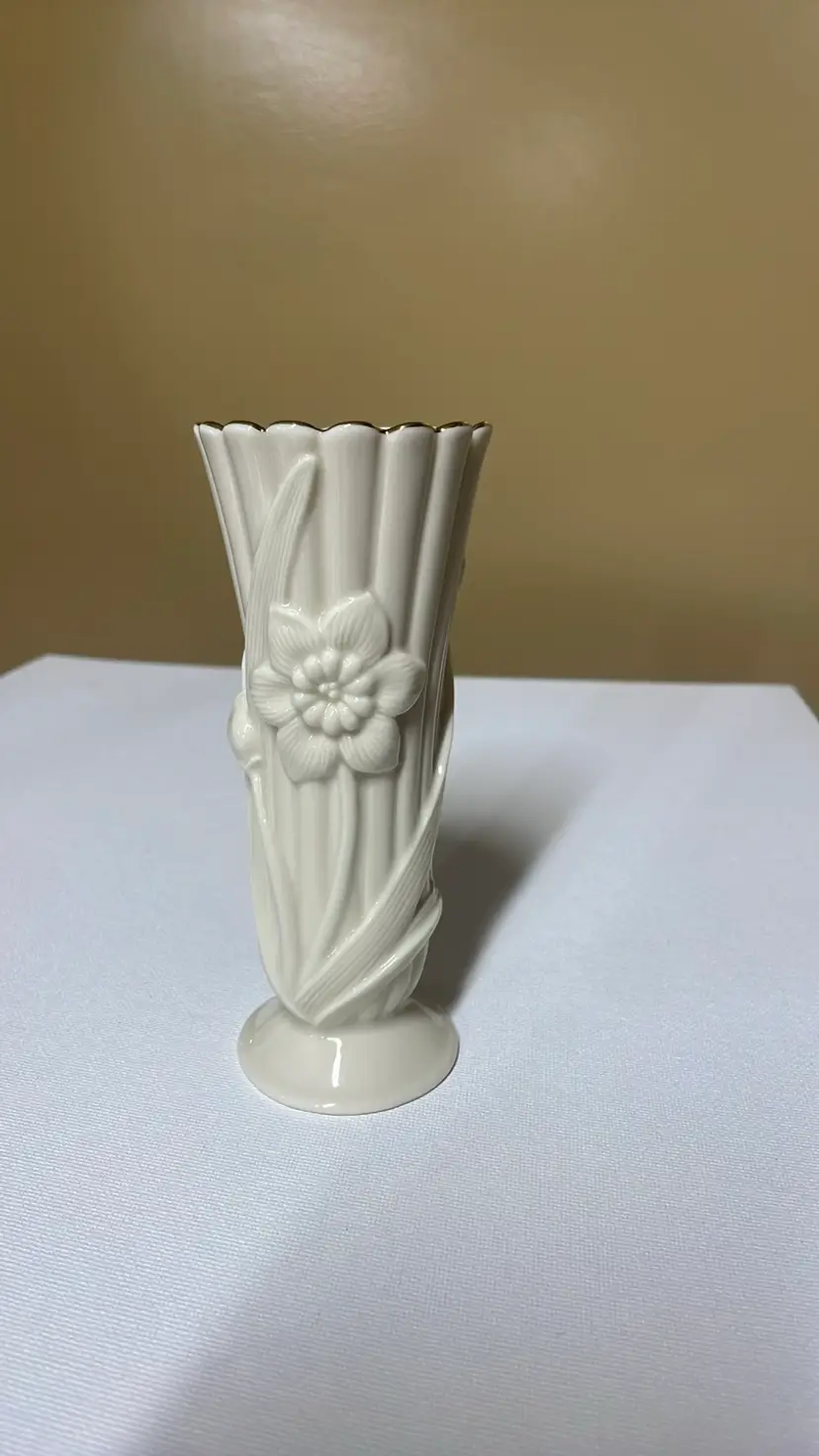 Lenox Vase Floral Ivory 24K Gold 5.75" tall Porcelain