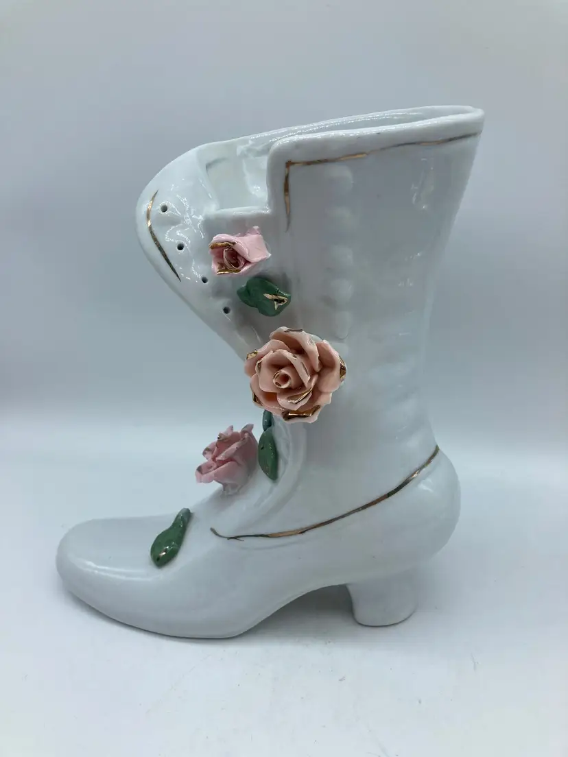 VINTAGE SOPHIA-ANN WHITE CERAMIC/PORCELAIN SHOE/BOOT-APPLIED FLOWERS-GOLD TRIM VASE