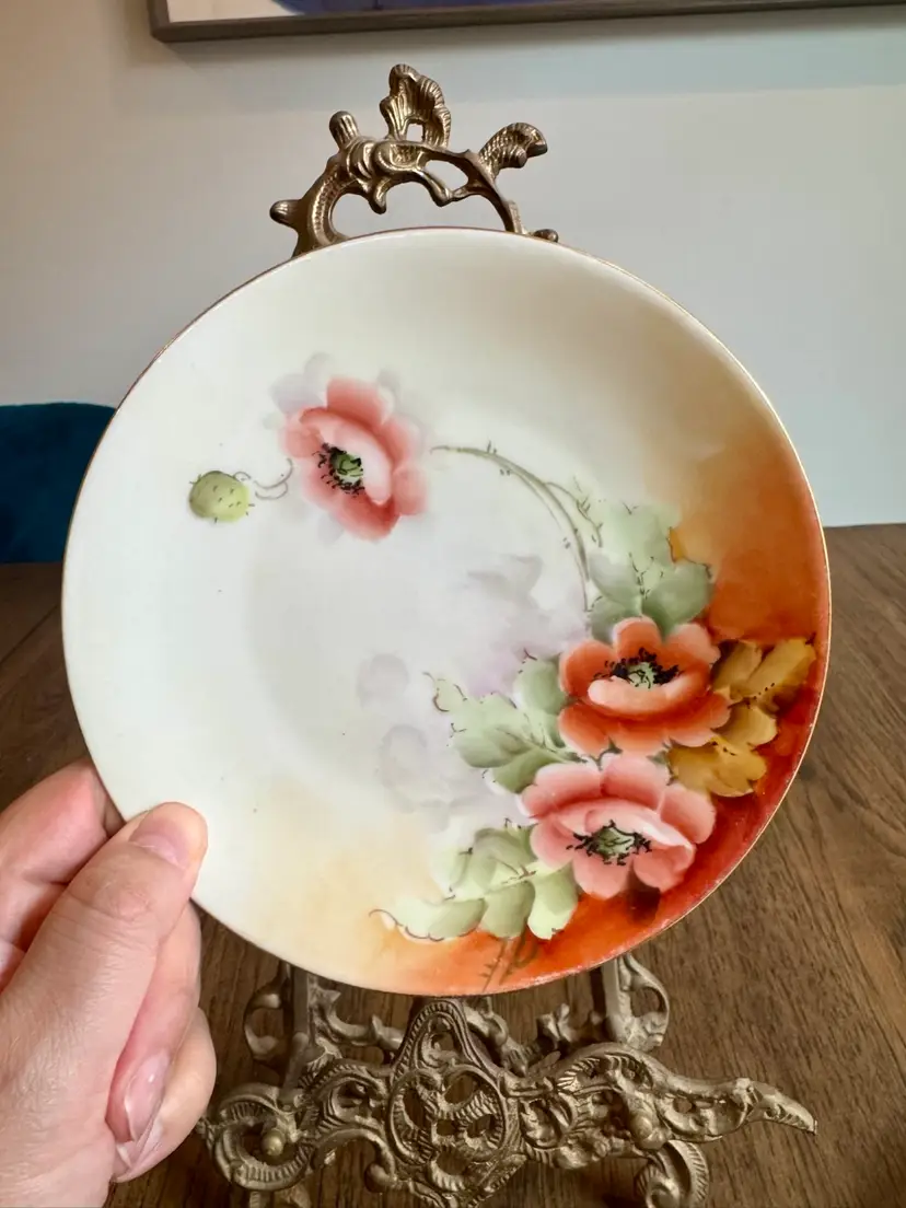 7.5” Bavarian Thomas porcelain saucer plate, Germany, hand-painted poppy floral design w/gold trim