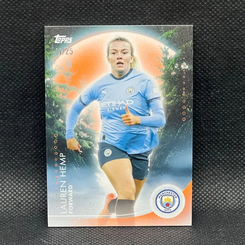 Lauren Hemp 2024 Topps Manchester City Team Set Blue Moon Orange /25 (Kit Number) Soccer Card