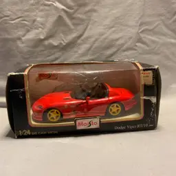MAISTO Dodge Viper RT/10 1996 RED  1:24 Scale Die Cast With Yellow Tires NIB