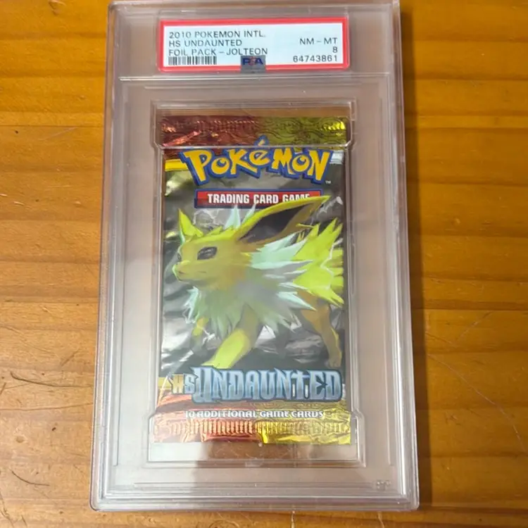 PSA 8 HS Undaunted Jolteon Foil Booster Pack
