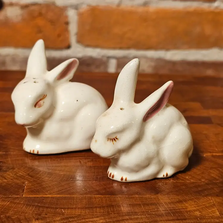 Vintage California Pottery Bunny Rabbit Salt Pepper Shakers Set Easter Spring MCM