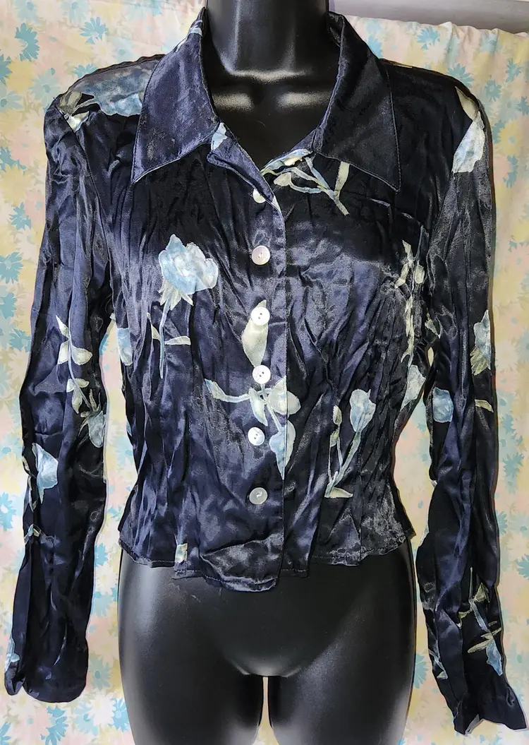 ✨ Slinky Floral Dagger Collar Button Shirt! ✨️