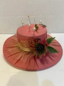 Vintage Cool Pin Cushion Pink With Pins