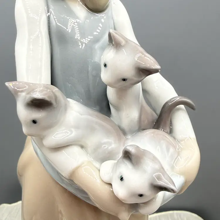 Vintage Lladró #1309 'Following Her Cats' Retired Porcelain Figurine - Early Mark"