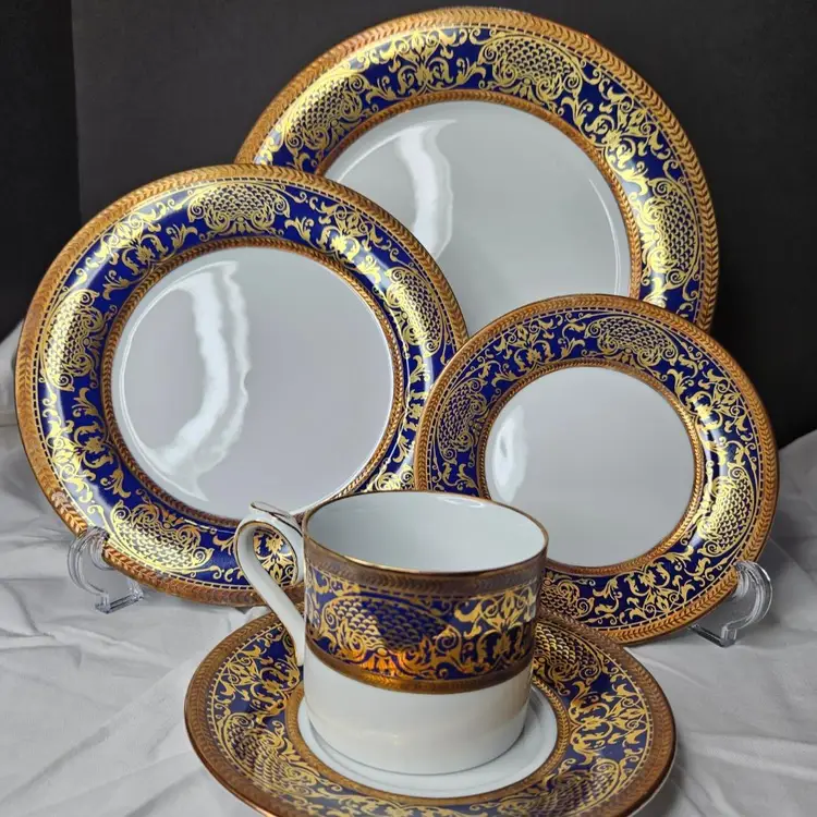 MUIRFIELD Pompadour Blue 5 Piece Place Setting