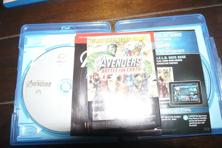 BLU-RAY 2 DVD combo pack Marvels Avengers w/ bonus dvd