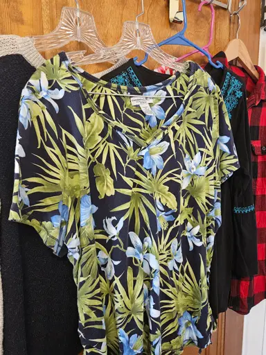 Women's Clothing sz S-3X ✨️ Pre-bids On 