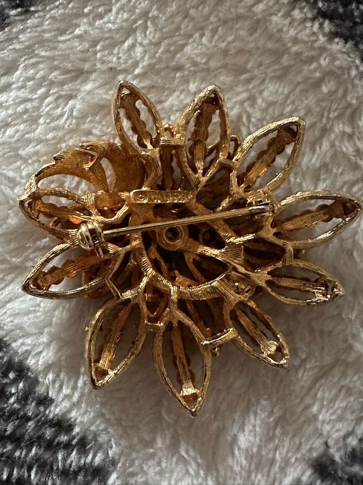 Vintage Gold-tone Brooch Signed CAPRI