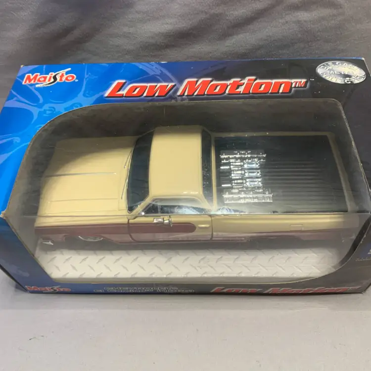 Maisto 1965 Chevrolet El Camino Diecast Model Low Ryder