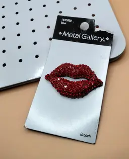 Red Rhinestone Lips Brooch/Pin Metal Gallery