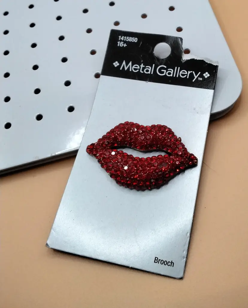 Red Rhinestone Lips Brooch/Pin Metal Gallery