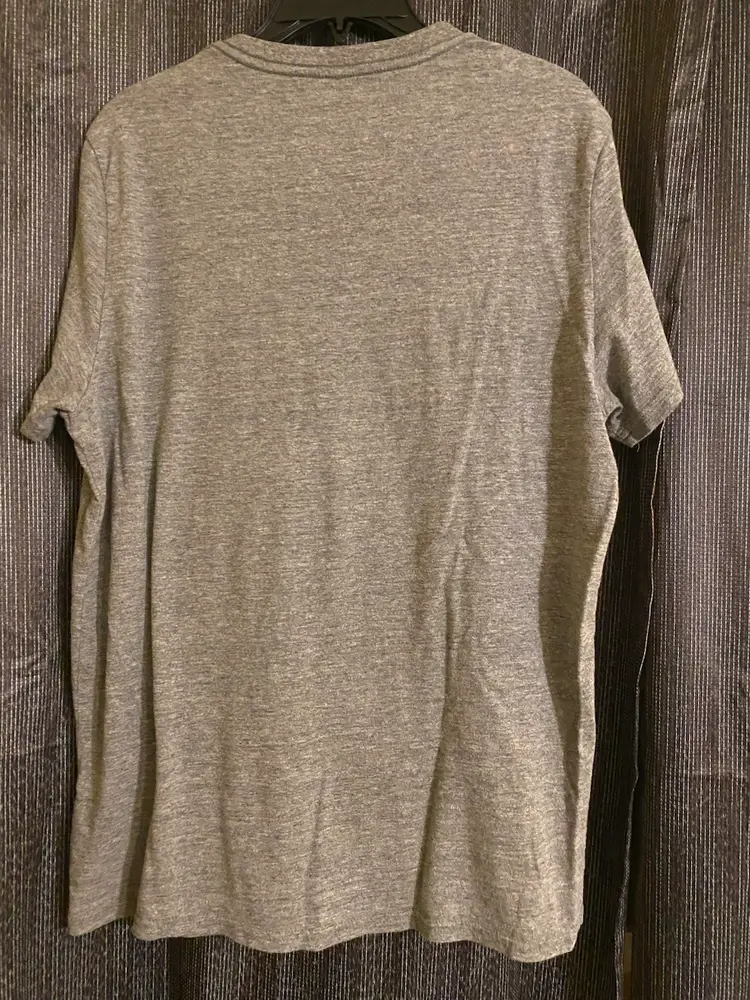American Eagle Legend Men's Size Large Gray Short Sleeve V-Neck T-Shirt