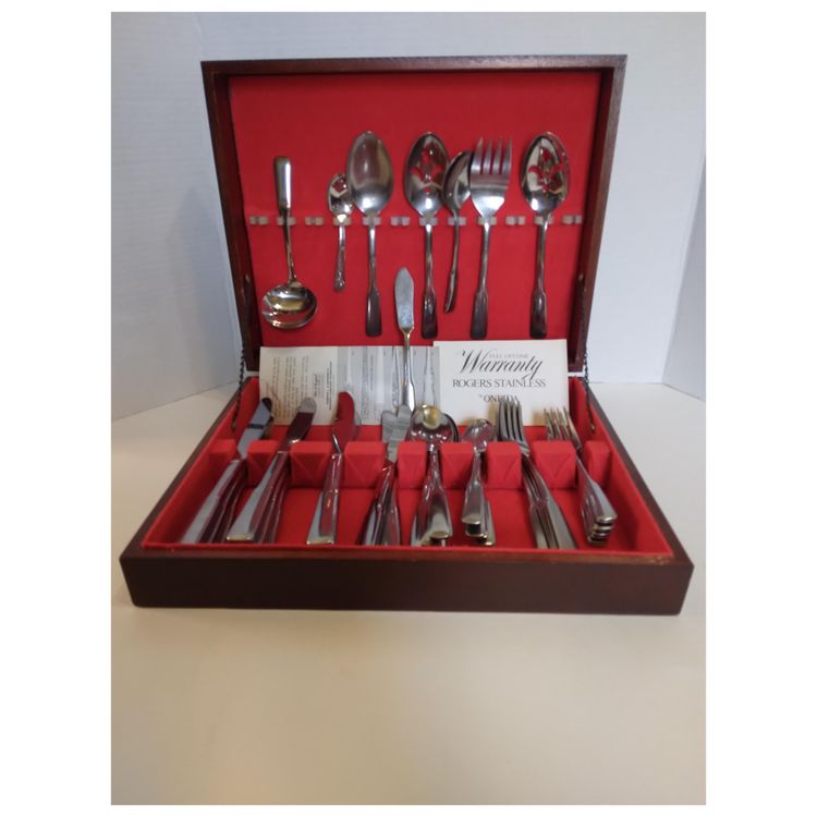 VTG 57 Piece Oneida Stainless Silverware Set Gettysburg/Friendship in Wood Chest