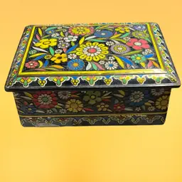 28. Daher Metal Hinged Decorative Tea Tin Floral Design Made in England Holland