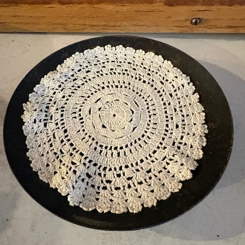 Metal Stand w/ thicker doily 5”