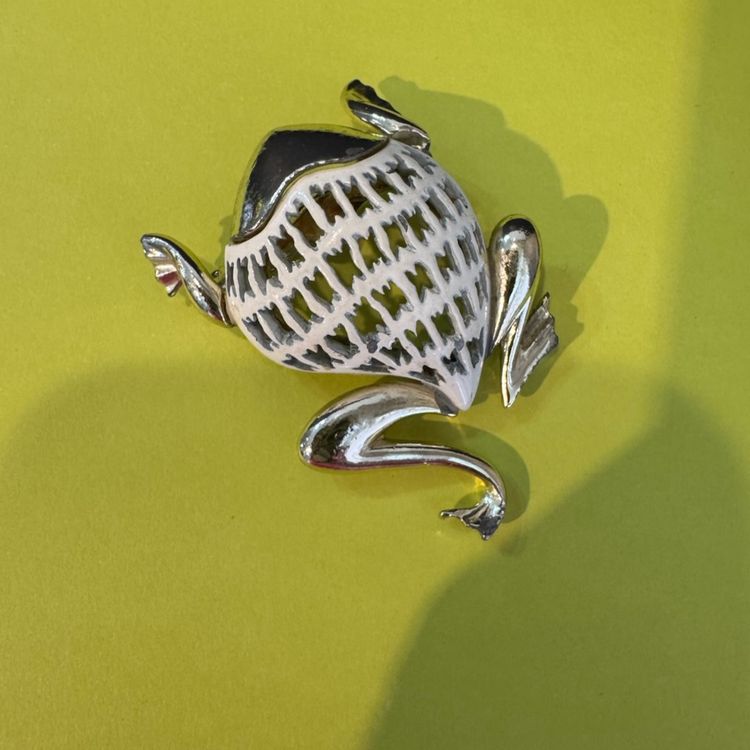 Vintage Leaping Frog Brooch