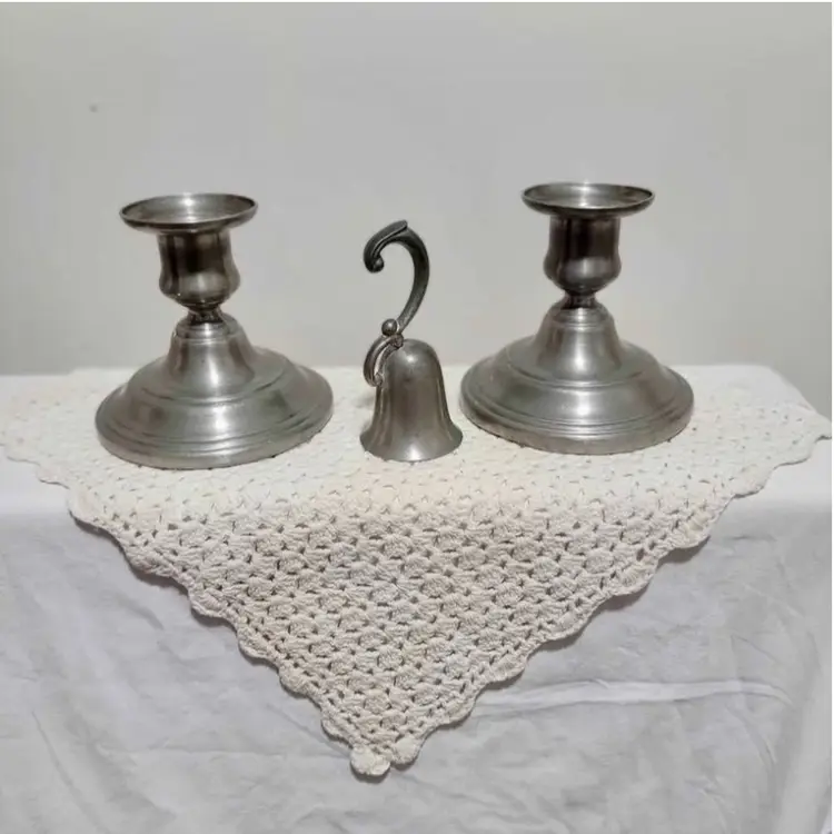 VINTAGE 3 PIECE INTERNATIONAL PEWTER COMPANY PEWTER CANDLESTICKS WITH SNUFFER