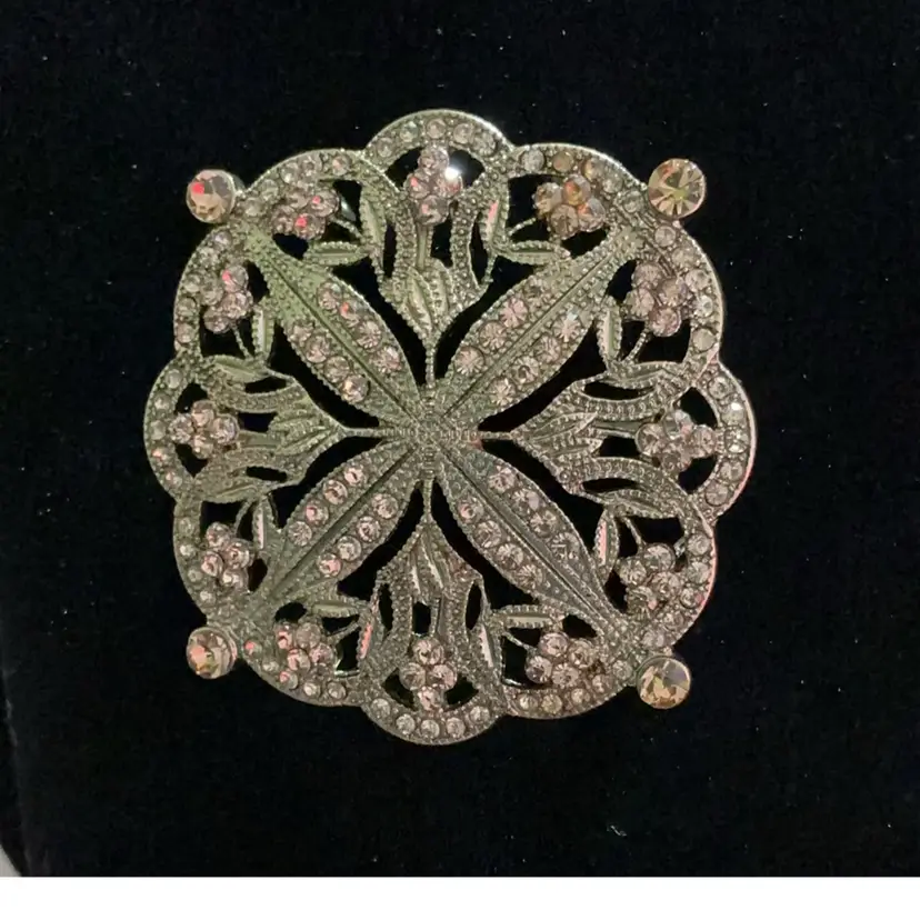 #7. Vintage Goldtone Filigree Floral Brooch . With Champagne Colored Glass Rhinestones.