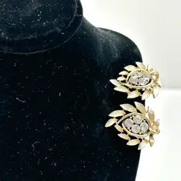 Lisner Gold Tone And Clear Rhinestone Vintage Clip On Earrings