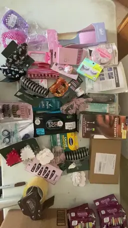 New Beauty & Hair Accessories Resellers 35 PC Lot #7072