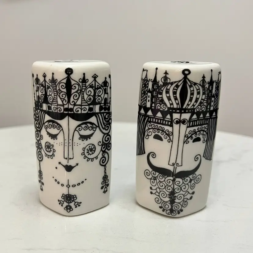 Vtg Porsgrund Norway Porcelain Salt & Pepper Shakers King Queen Folk Art MCM