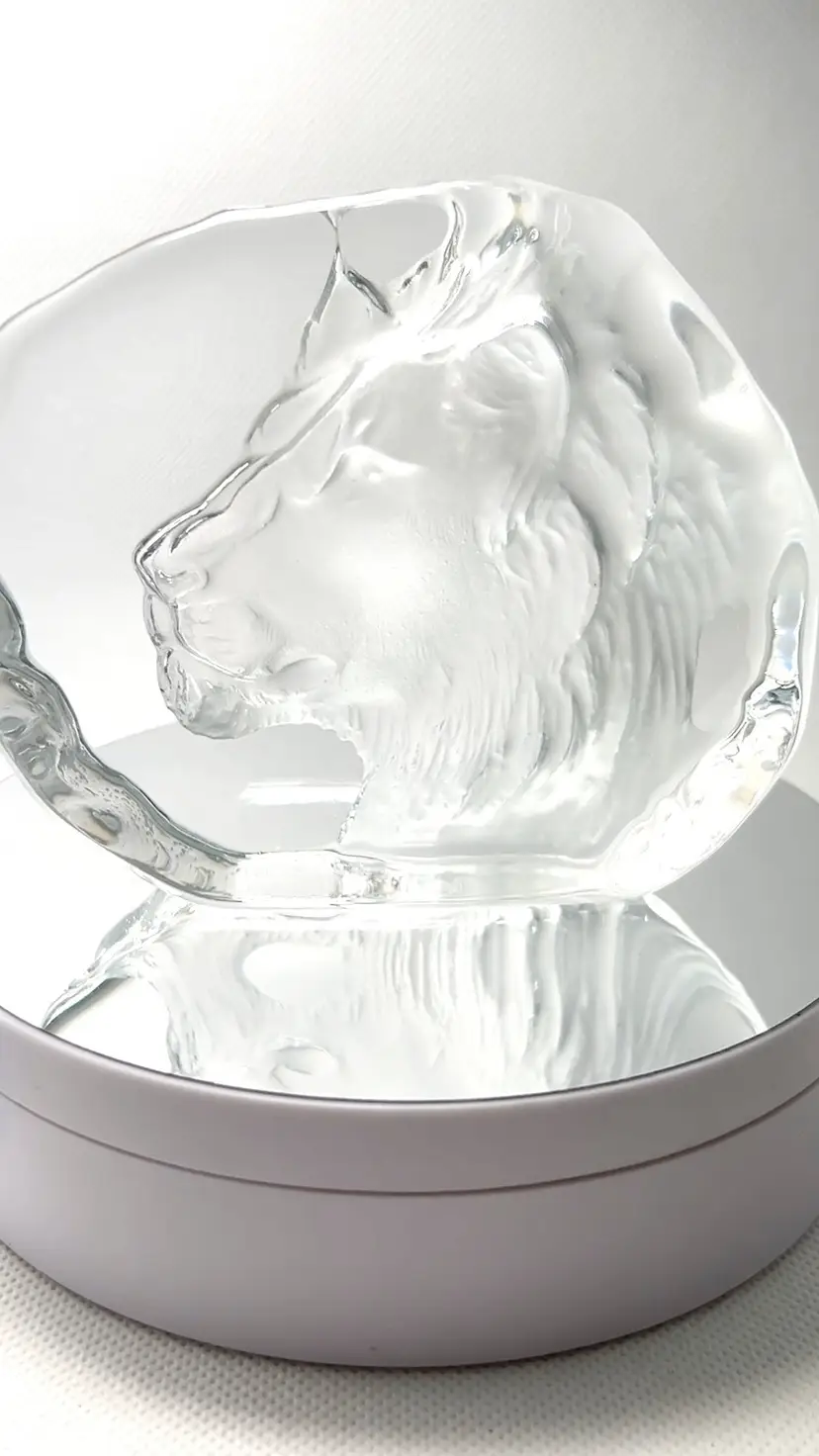 3D Effect Lion Lioness 🦁 Crystal Clear Art Glass Paperweight Bookend. Size: 4” L x 1” W x 3-1/2” H.