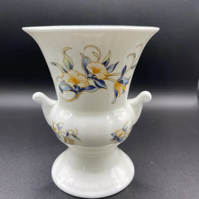 Vintage, Aynsley Fine Bone China Pedestal Vase