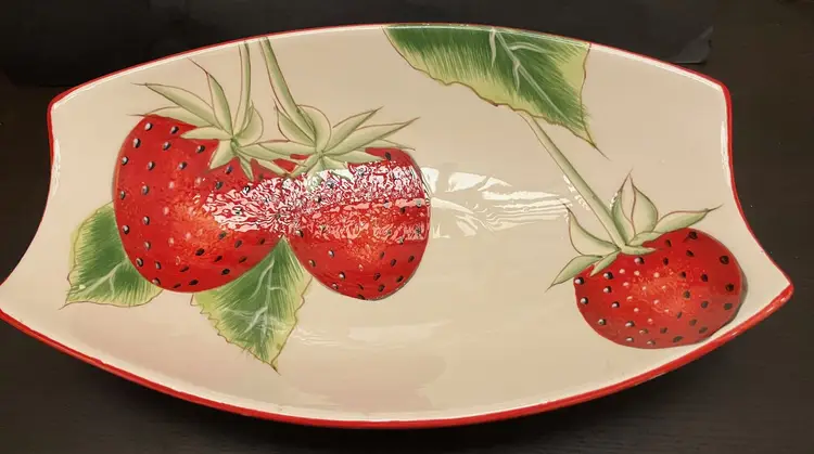 Tii Collections Ceramic Strawberry Oval Serving Bowl Food Safe READ