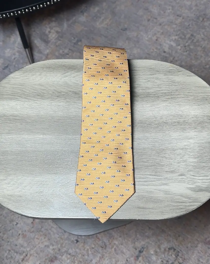 Lord & Taylor 100% Imported Silk Men’s Yellow Tie With Blue Accents