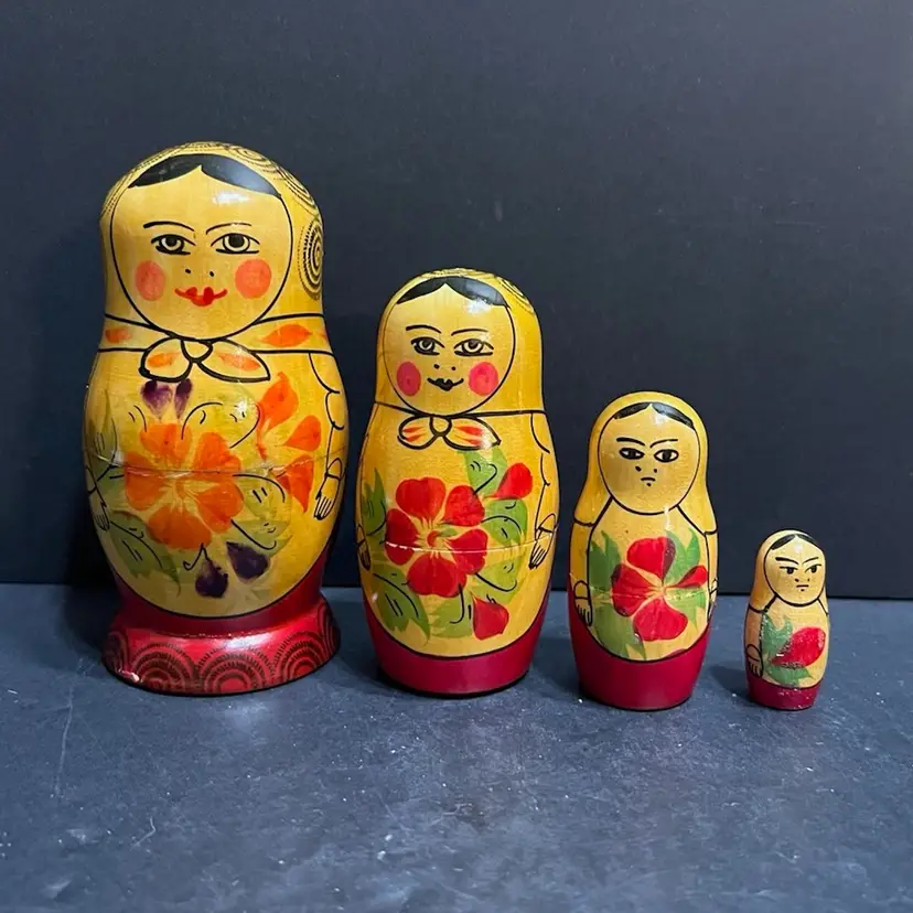 MARKDOWN! 4pc Vintage Hand Painted Floral Matryoshka Nesting Dolls, USSR ~5” x 2.5” diameter (Nested)