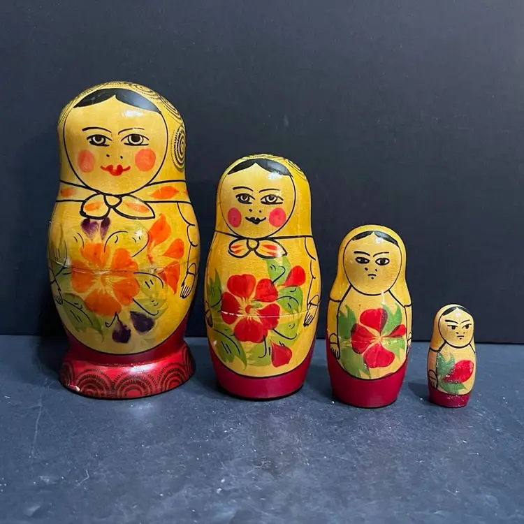 MARKDOWN! 4pc Vintage Hand Painted Floral Matryoshka Nesting Dolls, USSR ~5” x 2.5” diameter (Nested)